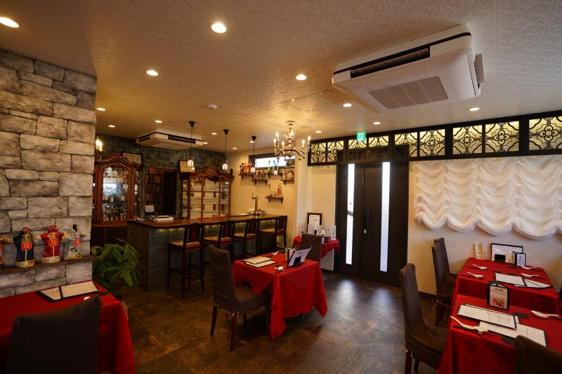 シックでモダンな店内